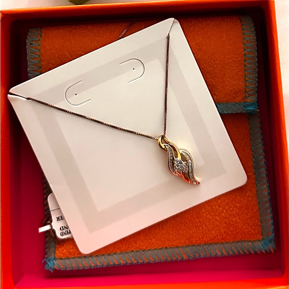 Gold Pendant Necklace